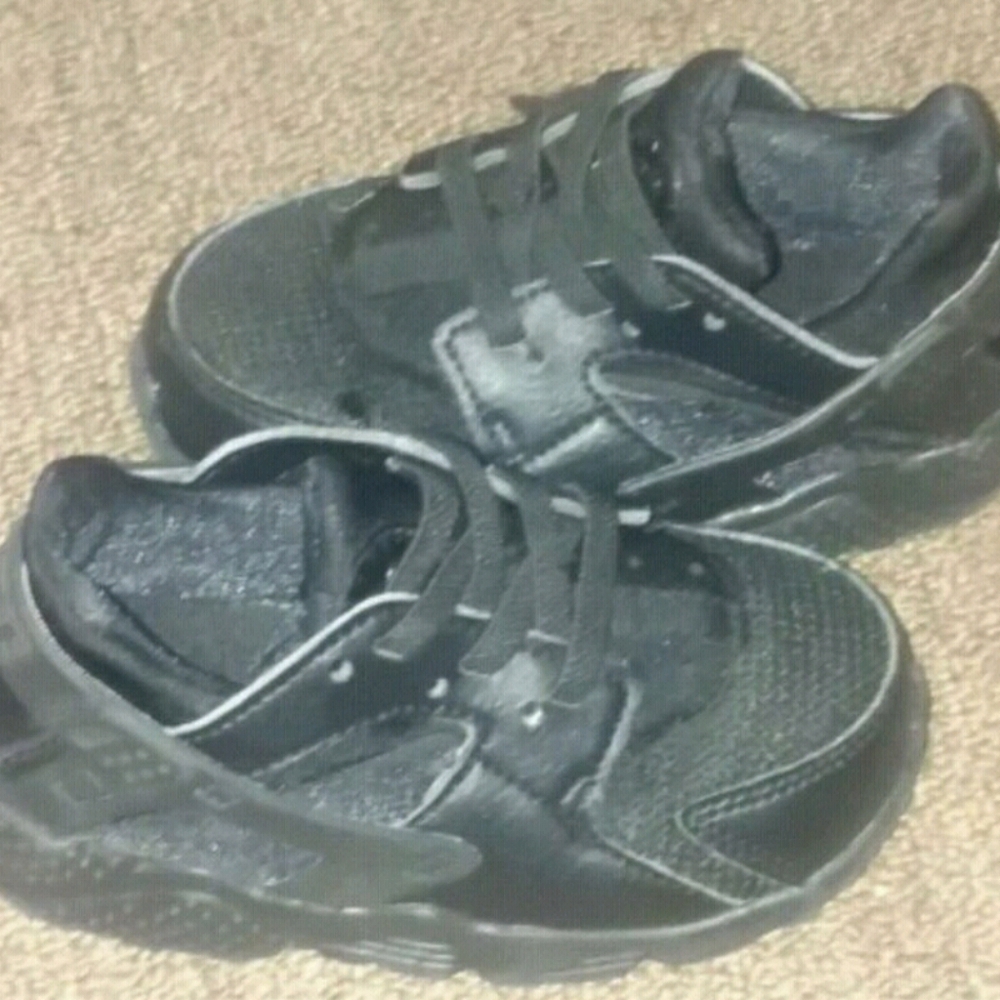 Kids Black harrache Nike sneakers